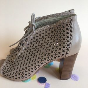 New! Via Spiga Leather Tie-Up Booties